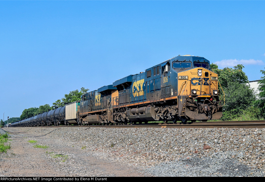 CSX 806 on B-713